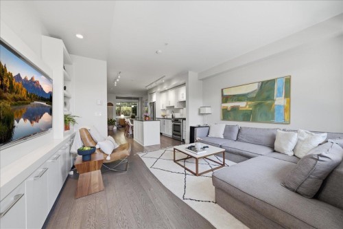 5743 St George Street, Vancouver, BC 