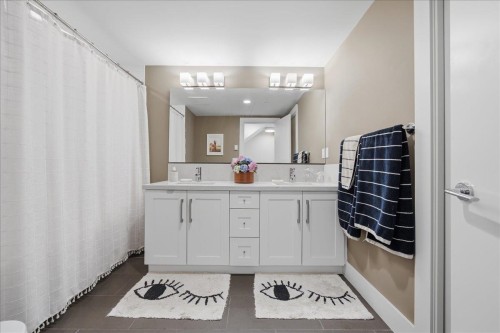 5743 St George Street, Vancouver, BC 