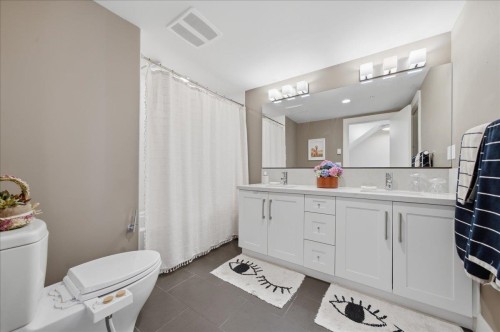 5743 St George Street, Vancouver, BC 