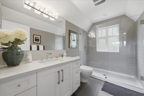 5743 St George Street, Vancouver, BC 