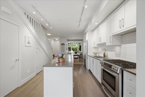 5743 St George Street, Vancouver, BC 