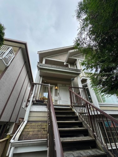220 15Th Avenue E, Vancouver, BC 