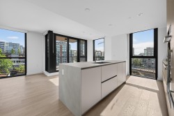 801-1530 6th Avenue W Vancouver, BC V6J 0J9