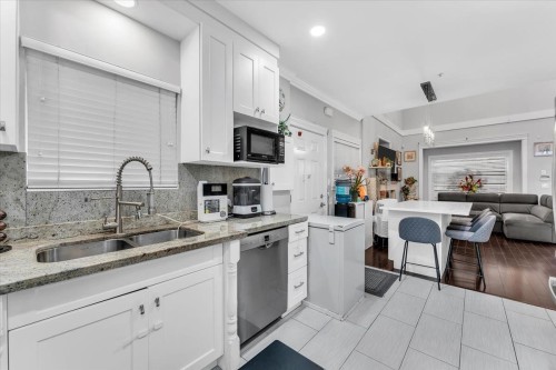 546 44Th Street E, Vancouver, BC 