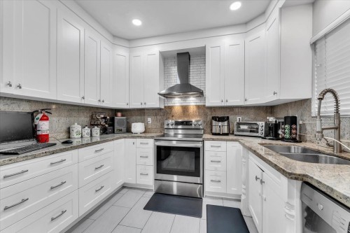 546 44Th Street E, Vancouver, BC 