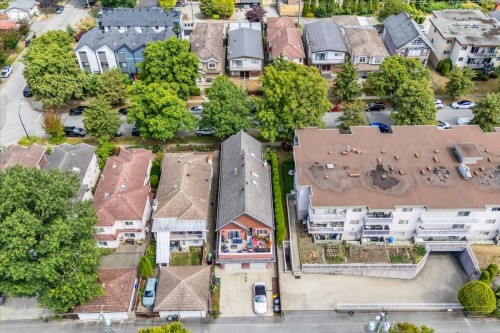 546 44Th Street E, Vancouver, BC 