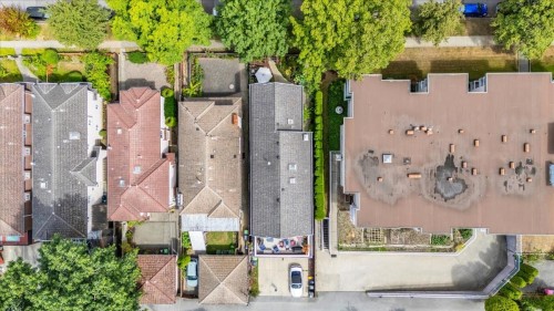 546 44Th Street E, Vancouver, BC 