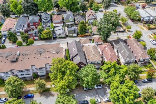 546 44Th Street E, Vancouver, BC 