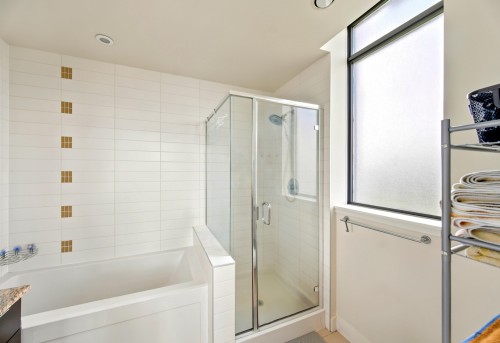 1707-7088 18Th Avenue, Burnaby, BC 