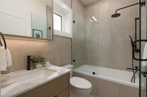 1-258 19 Avenue E, Vancouver, BC 