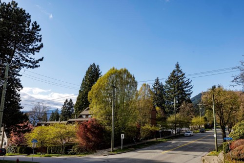3132 Lonsdale Avenue, North Vancouver, BC 