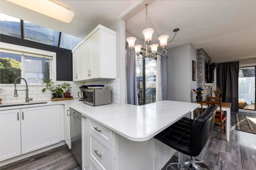 3132 Lonsdale Avenue, North Vancouver, BC 