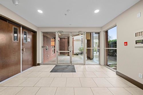 209-7337 Macpherson Avenue, Burnaby, BC - Indoor Photo Showing Other Room