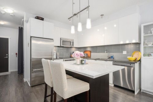 417-2665 Mountain Highway  North Vancouver, BC V7J 0A8