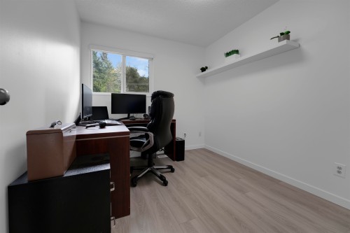 25-315 Schoolhouse Street, Coquitlam, BC - Indoor Photo Showing Office