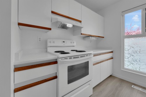25-315 Schoolhouse Street, Coquitlam, BC - Indoor Photo Showing Kitchen