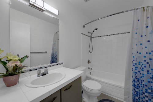 25-315 Schoolhouse Street, Coquitlam, BC - Indoor Photo Showing Bathroom