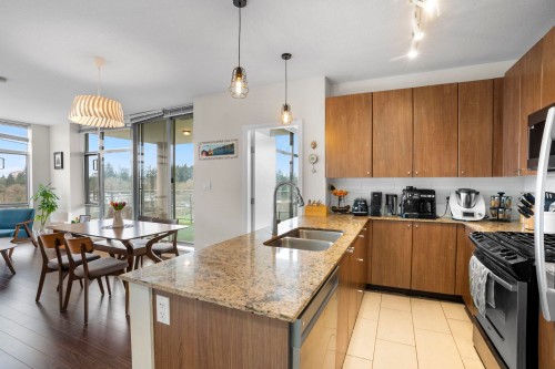 1908-280 Ross Drive, New Westminster, BC - Indoor Photo Showing Kitchen With Double Sink