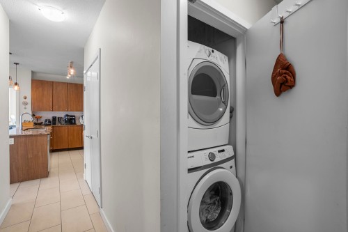 1908-280 Ross Drive, New Westminster, BC - Indoor Photo Showing Laundry Room