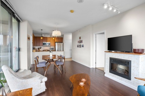 1908-280 Ross Drive, New Westminster, BC - Indoor Photo Showing Living Room With Fireplace