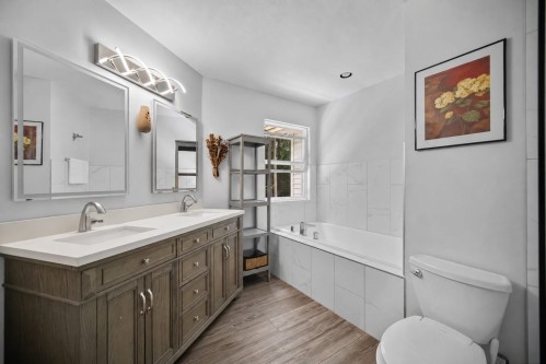 2253 Parkway Boulevard, Coquitlam, BC - Indoor Photo Showing Bathroom