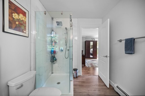 2253 Parkway Boulevard, Coquitlam, BC - Indoor Photo Showing Bathroom