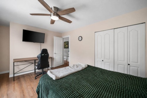 2253 Parkway Boulevard, Coquitlam, BC - Indoor Photo Showing Bedroom