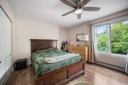 2253 Parkway Boulevard, Coquitlam, BC - Indoor Photo Showing Bedroom