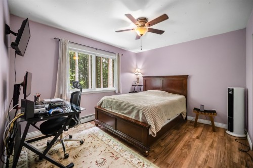 2253 Parkway Boulevard, Coquitlam, BC - Indoor Photo Showing Bedroom