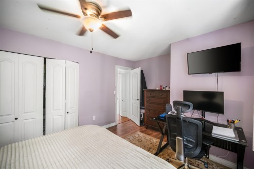 2253 Parkway Boulevard, Coquitlam, BC - Indoor Photo Showing Bedroom