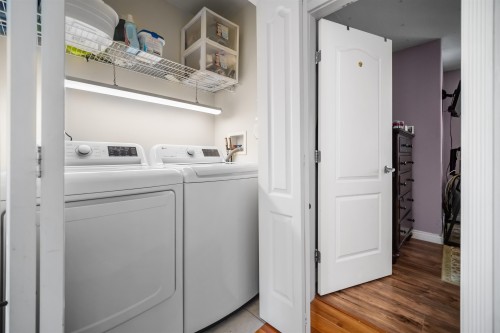 2253 Parkway Boulevard, Coquitlam, BC - Indoor Photo Showing Laundry Room