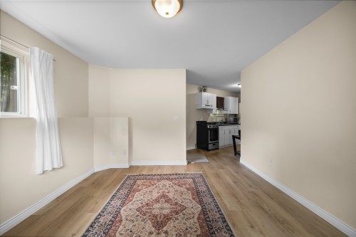 2253 Parkway Boulevard, Coquitlam, BC - Indoor Photo Showing Other Room