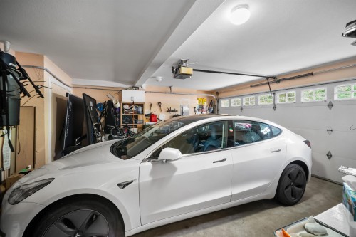 2253 Parkway Boulevard, Coquitlam, BC - Indoor Photo Showing Garage