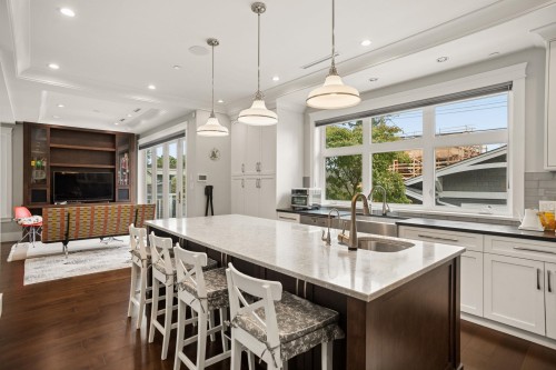 2011 36Th Avenue W, Vancouver, BC 