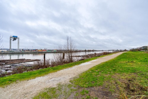 703-10033 River Drive, Richmond, BC 
