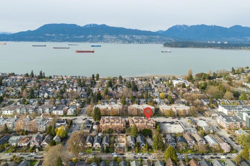 3018 4Th Avenue W, Vancouver, BC 