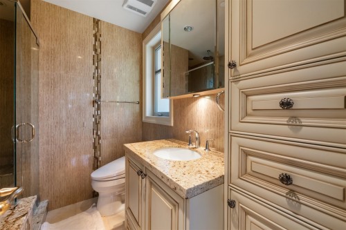 1268 40Th Avenue W, Vancouver, BC 