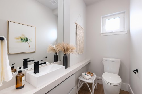 1341 21St Avenue E, Vancouver, BC 