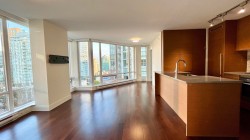 1107-565 Smithe Street  Vancouver, BC V6B 0E4