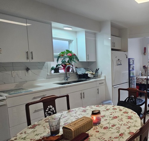 5350 Cecil Street, Vancouver, BC - Indoor Photo Showing Kitchen With Double Sink
