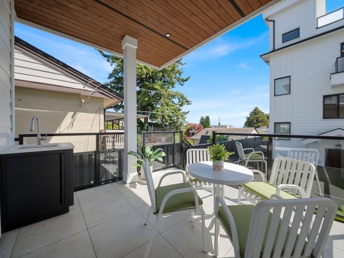 2-3786 Peter Street, Burnaby, BC 