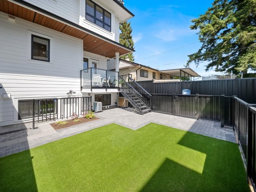 2-3786 Peter Street, Burnaby, BC 
