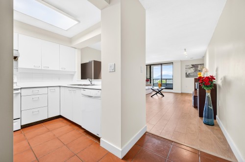1106-7380 Elmbridge Way, Richmond, BC 