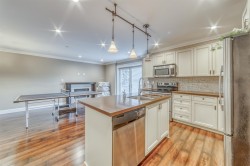 Ground Level 1451 Mathers West Vancouver, BC V7T 2G5