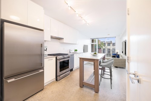 305-231 Pender Street E, Vancouver, BC 