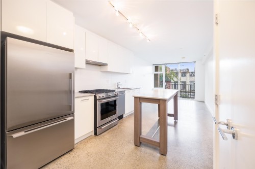 305-231 Pender Street E, Vancouver, BC 