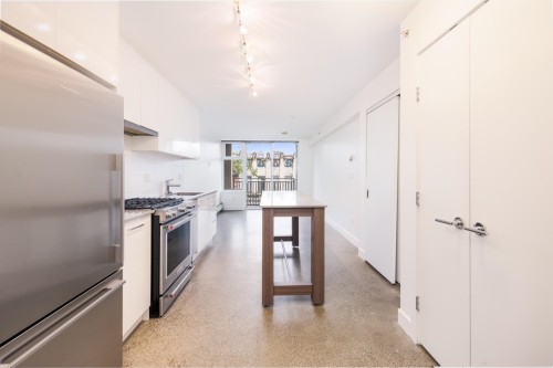 305-231 Pender Street E, Vancouver, BC 