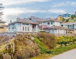 4751 Headland Drive West Vancouver, BC V7W 3H6