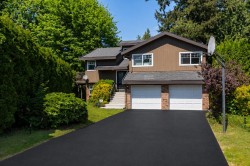 19541 119a Avenue  Pitt Meadows, BC V3Y 1K9