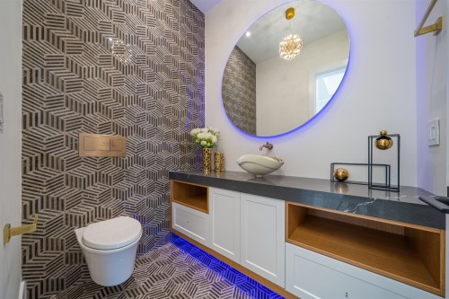 214 24Th Street W, North Vancouver, BC 